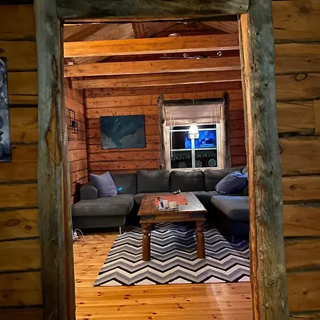 With Good Standard Next To River Feriehus Neiden