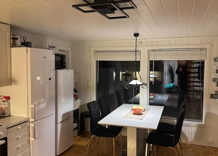 With Good Standard Next To River Tatil Evi Neiden