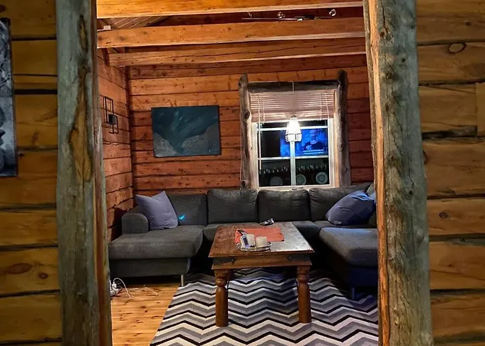 With Good Standard Next To River Tatil Evi Neiden